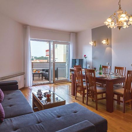Stunning Apartment In Makarska With Kitchen Extérieur photo